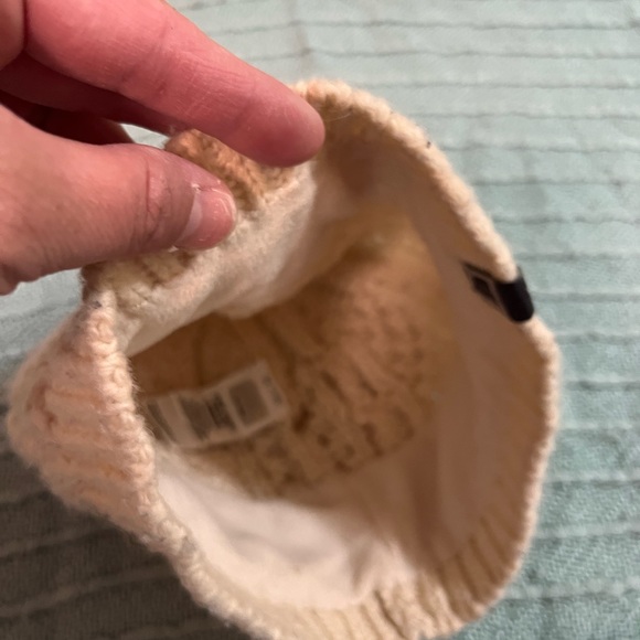 Simple beanie - Picture 2 of 2